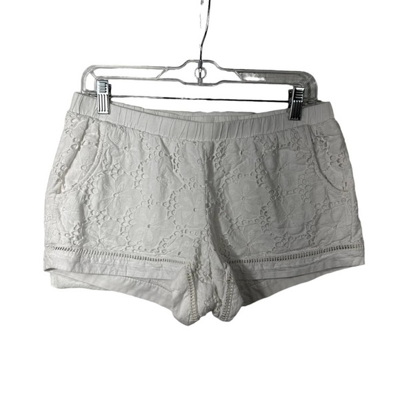 Lilly Pulitzer White Lace Floral Eyelet Shorts Size Medium - Picture 2 of 9